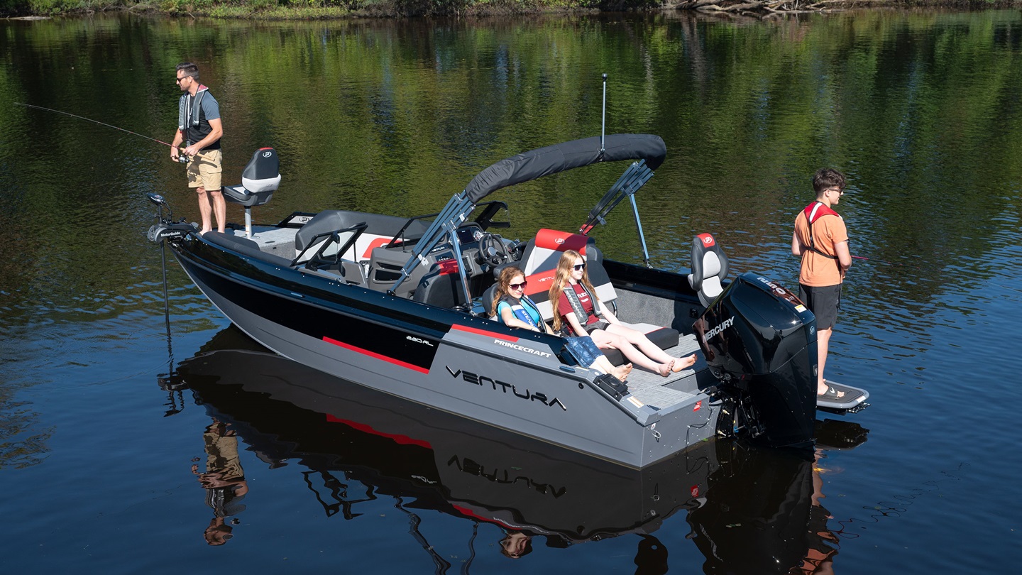 Ventura 230 WRL (2024) - Deck Boats - Princecraft®